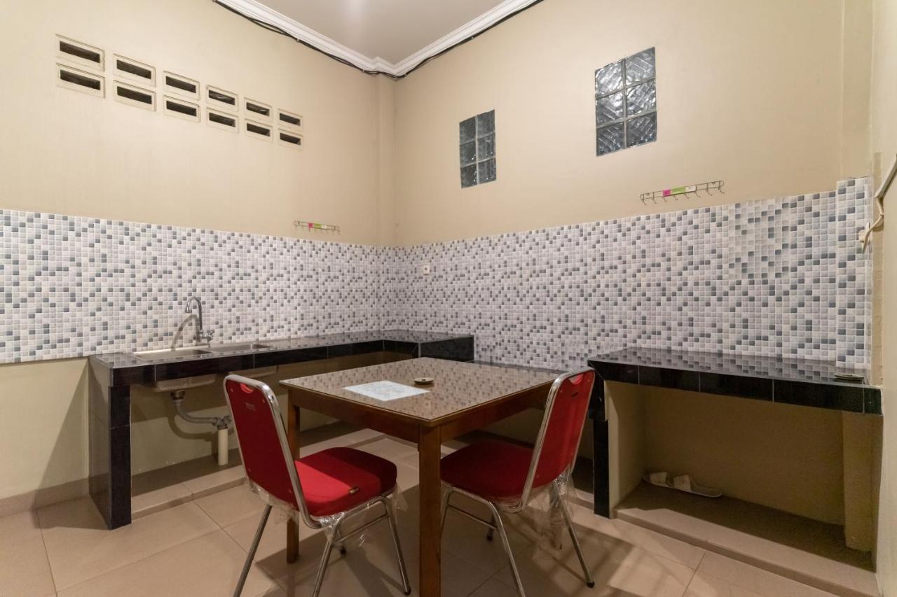 Reddoorz At Joyce Guest House Medan Exteriér fotografie