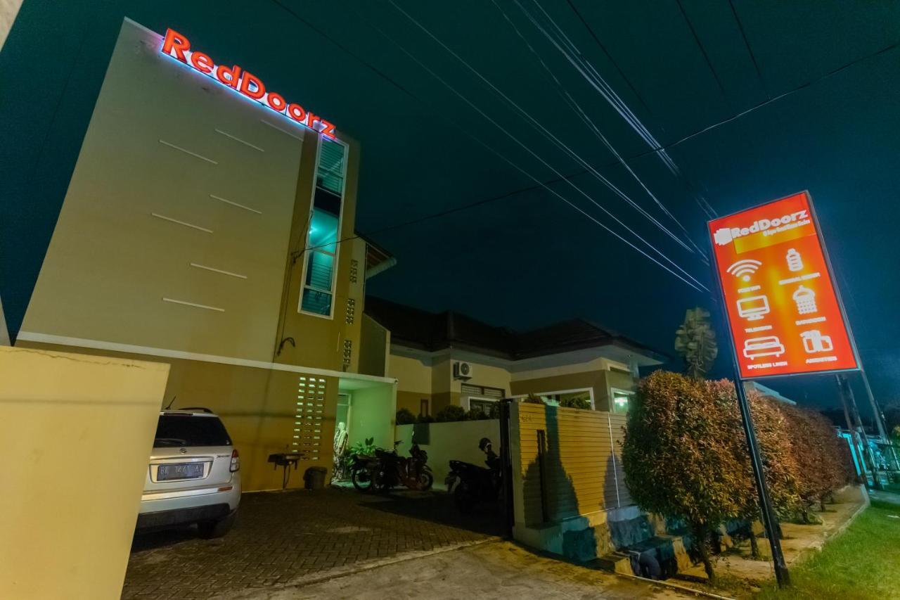 Reddoorz At Joyce Guest House Medan Exteriér fotografie